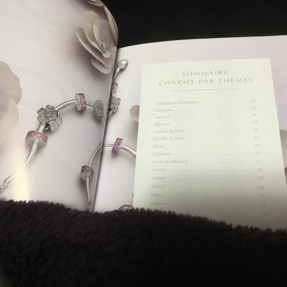 French 2016 Pandora Catalog (126 pages) French Language - Picture 2 of 3